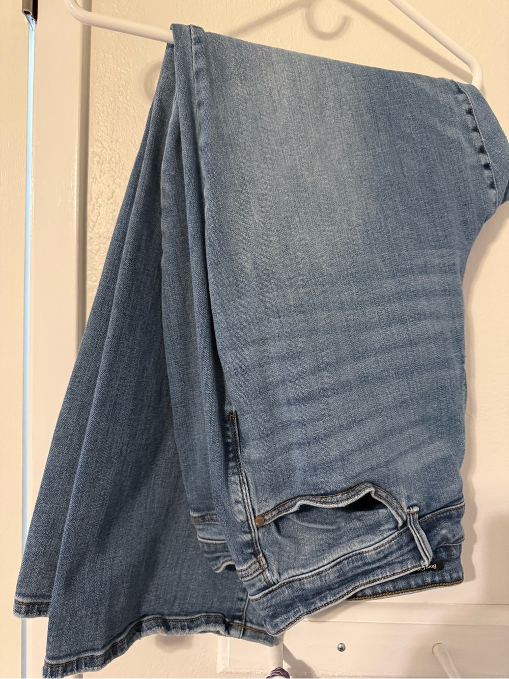 Judy Blue - 24W Straight-Leg Light Blue Women’s Jeans — Classic Everyday Fit
